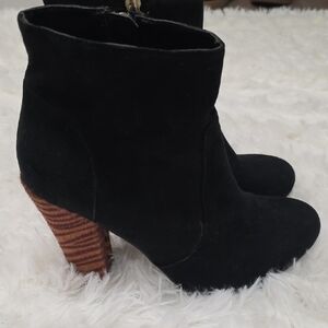Guess Black Heeled Boots. Size 7
